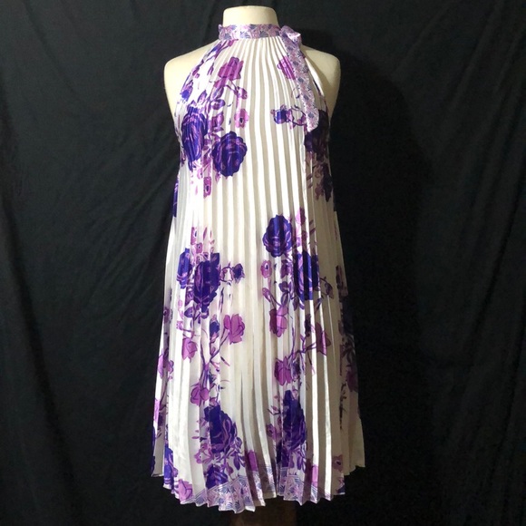 Dresses & Skirts - Boutique Buy Accordion Style Floral Dress